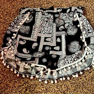 Black and white comfy shorts